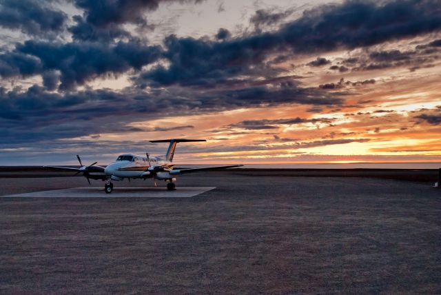 Beechcraft Super King Air 200 (C-GBYN) - Sunrise at 3:40 am