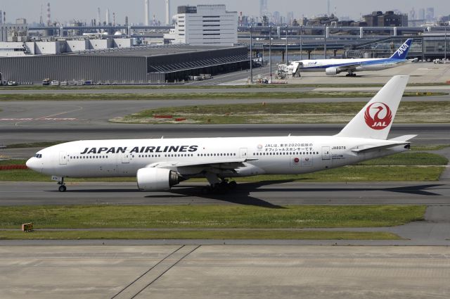 Boeing 777-200 (JA8978) - Taxing at Haneda Intl Airport on 2013/05/05 "Olympic Campaing "