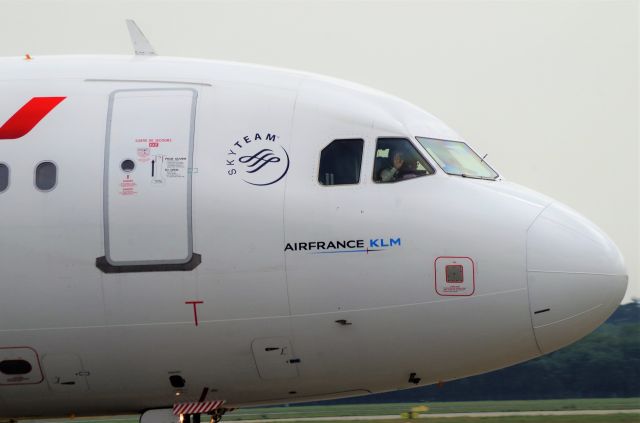 Airbus A318 (F-GUGM)