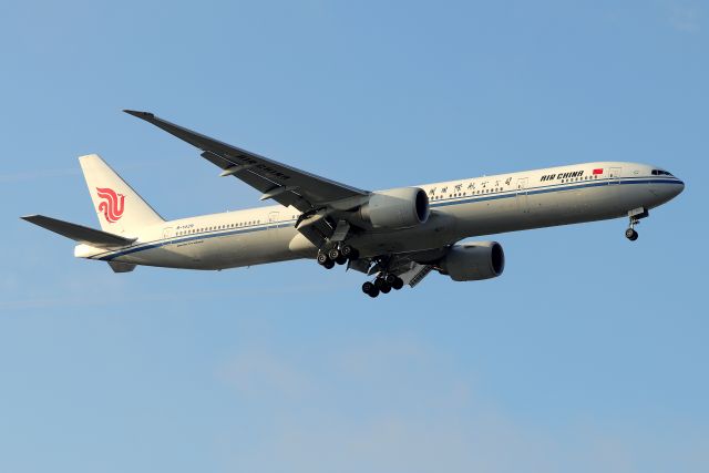 BOEING 777-300 (B-1429) - 'Air China 593' arriving from Beijing Capital International Airport