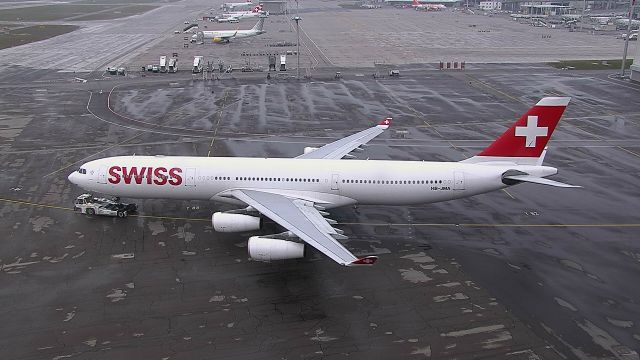 Airbus A340-300 (HB-JMA)