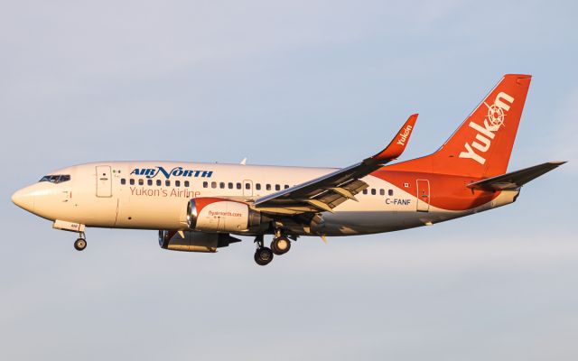 Boeing 737-500 (C-FANF)