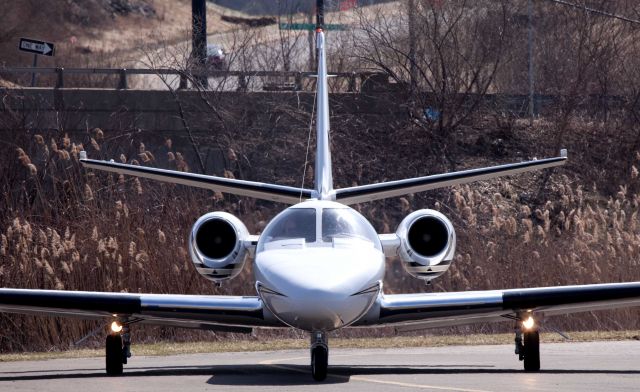 Cessna Citation V (N365EA2) - Ready for departure RW26 at Danbury (KDXR).