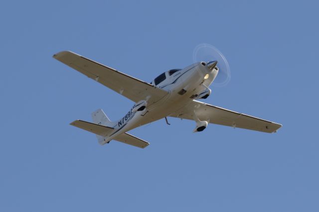 Cirrus SR-22 (N789AM) - Departing RWY 32 at SANFORD SEACOAST RGNL AIRPORT (SANFORD, ME) SFM