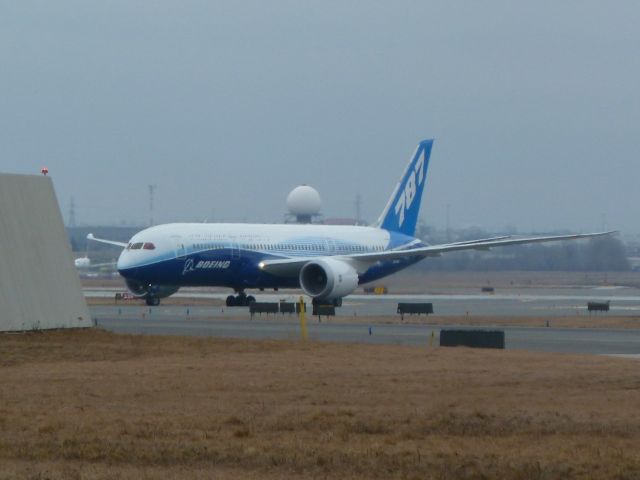 Boeing 787-8 (N787BX) - Taxiing after landing at Pearson.