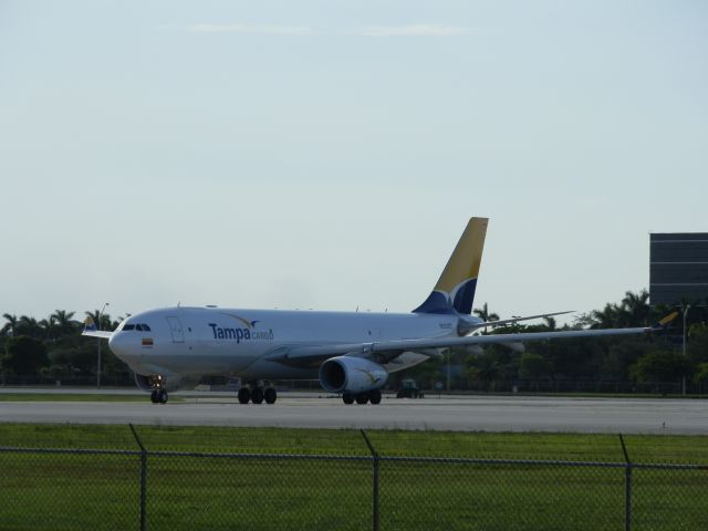 Airbus A330-200 (N330QT)