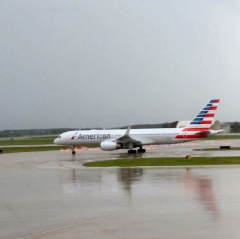 Boeing 757-200 (N187AN)