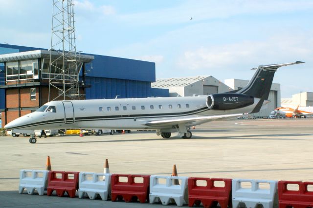 Embraer Legacy 600/650 (D-AJET) - Air Hamburg Legacy 650E taxiing onto stand on 13-May-18 arriving from LFMN as AHO954V.