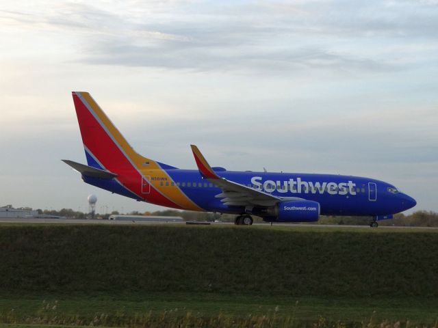 Boeing 737-700 (N561WN)