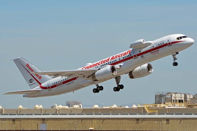 Boeing 757-200 (N757HW) - Honeywell 757-225 N757HW at Phoenix Sky Harbor on May 31, 2018. 