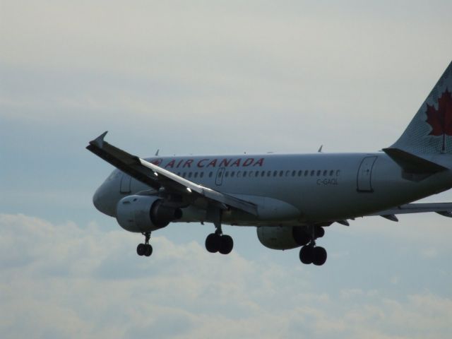 Airbus A319 (C-GAQL)
