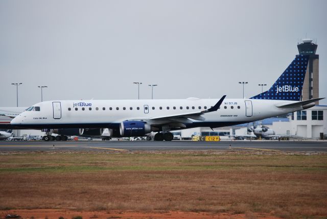 Embraer ERJ-190 (N197JB) - In position 18L - 10/23/09