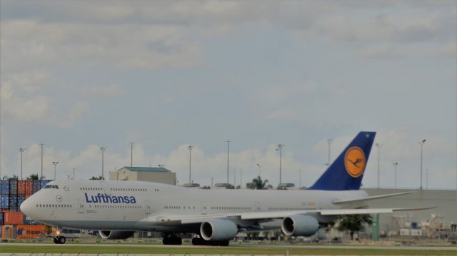 BOEING 747-8 (D-ABYP) - Departing to Frankfurt am Main  (FRA/EDDF)