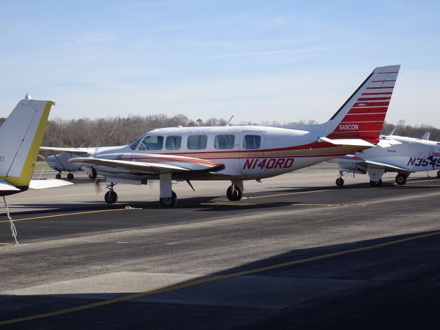 Piper Navajo (N140RD)