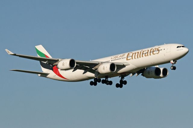 Airbus A340-500 (A6-ERI)