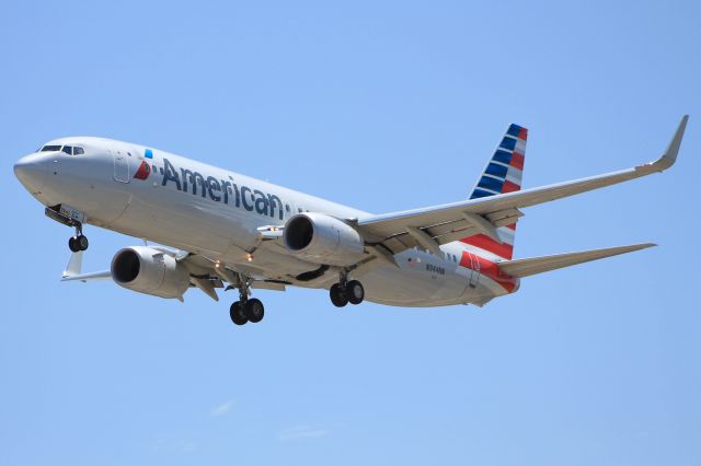 Boeing 737-800 (N944NN)
