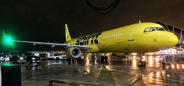 Airbus A321 (N657NK) - Spirits first delivery of a 321 at terminal L in Chicago. 