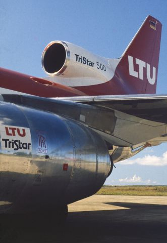 Lockheed L-1011 TriStar (D-AERL) - 1987 at Malé