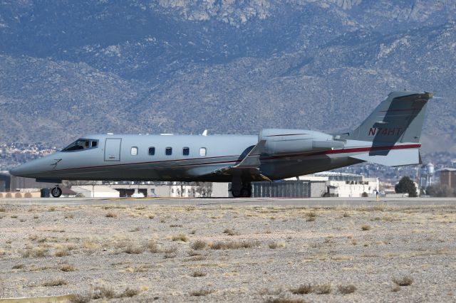 Learjet 60 (N74HT)
