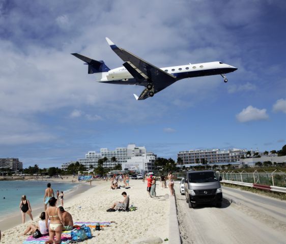 Gulfstream Aerospace Gulfstream V (SIO501) - I-DELO inbound for landing