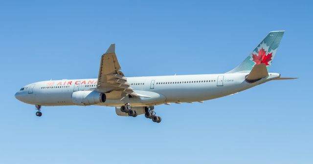 Airbus A330-300 (C-GHKW)