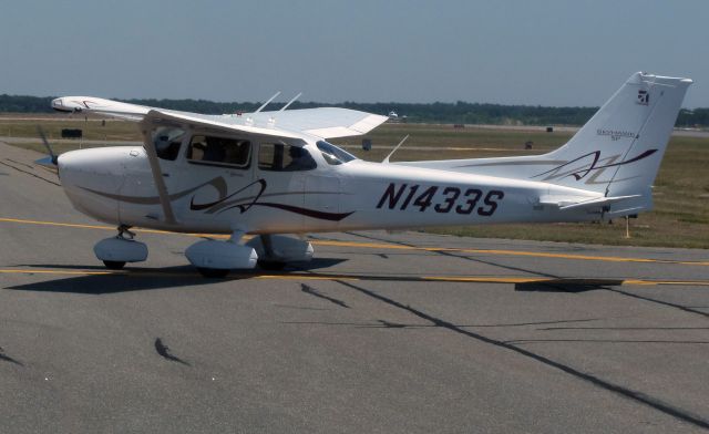 Cessna Skyhawk (N1433S)