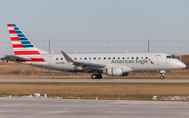 EMBRAER 175 (long wing) (N242NN)