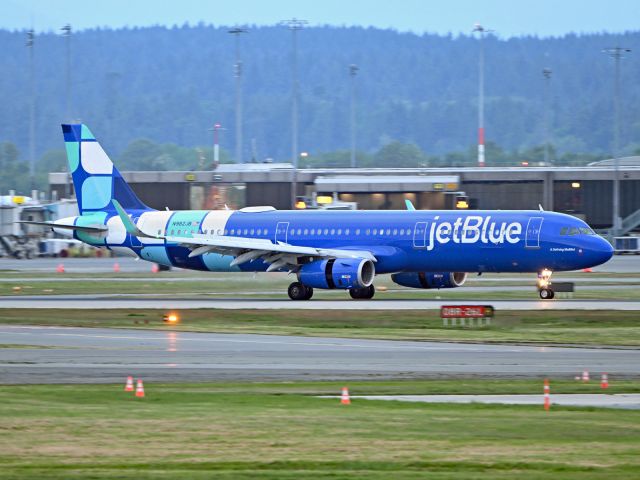 Airbus A321 (N982JB)