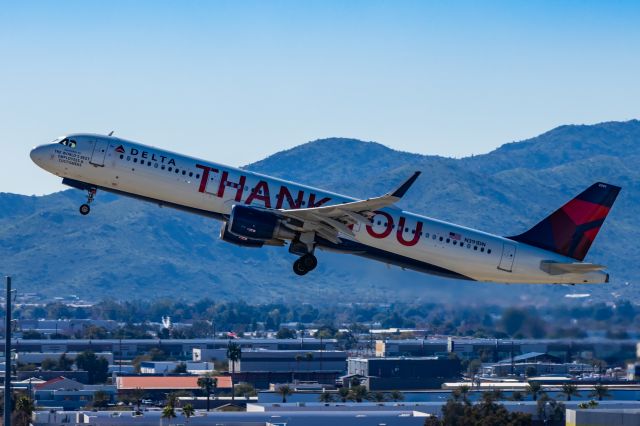 Airbus A321 (N391DN) - A Delta Airlines A321 in Thank You special livery taking off from PHX on 1/25/23. Taken with a Canon R7 and Tamron 70-200 G2 lens.