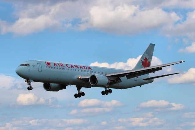 BOEING 767-300 (C-FCAB) - Just arriving from Frankfurt Intl, and approaching rwy 25.