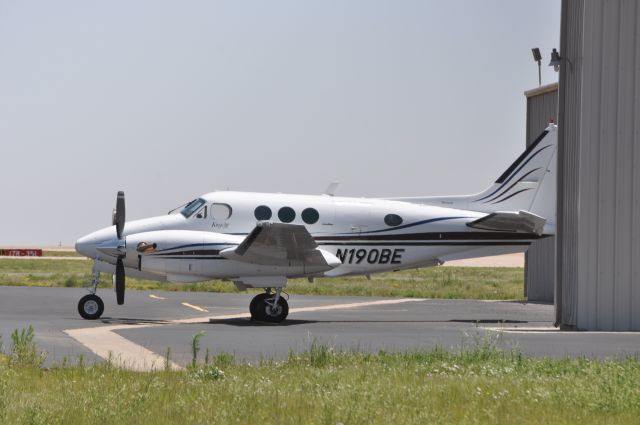 Beechcraft King Air 90 (N190BE)