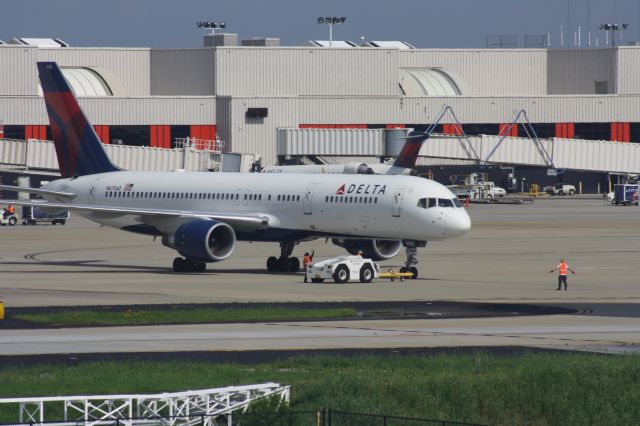 N67060 — - Delta Airlines 757 being pushed back in KATL. June/28/13