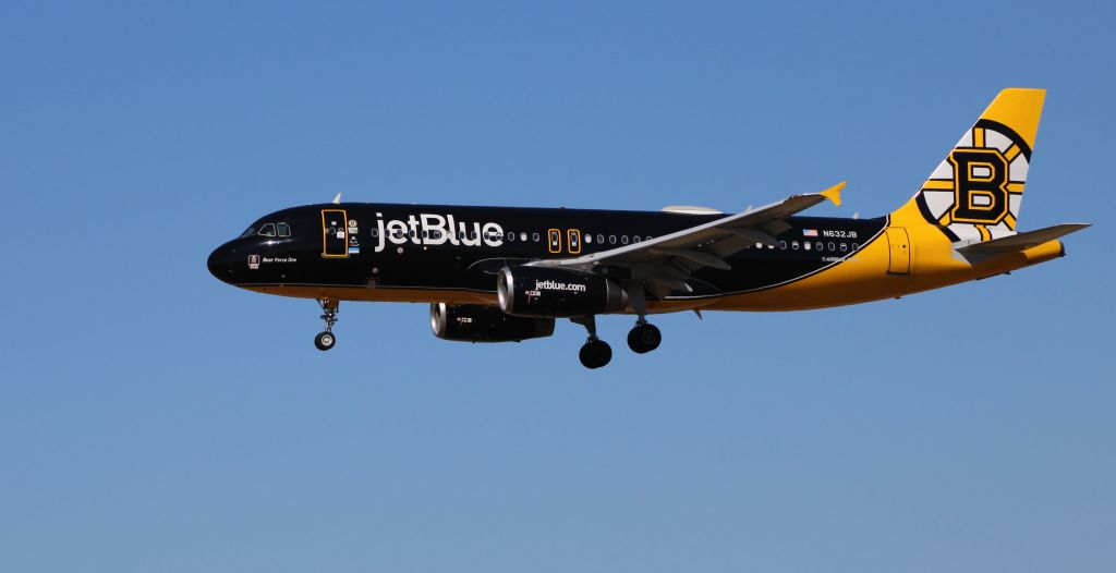 Airbus A320 (N632JB) - Sporting the Boston Bruins Livery and on final is this 2006 Frontier Airlines Airbus 320 in the Winter of 2021.