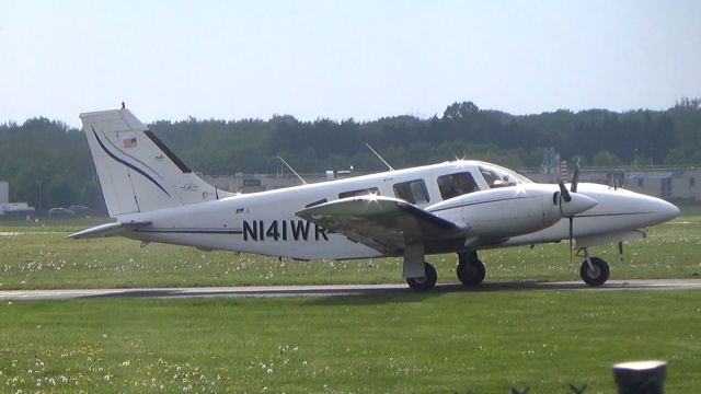 Piper Seneca (N141WR)