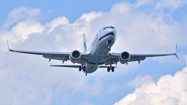 Boeing 737-700 (N483AS) - Alaska Airlines 737-700 N483AS on final approach to KRDU Rwy 23R on 5/27/2017 at 4:12 PM.