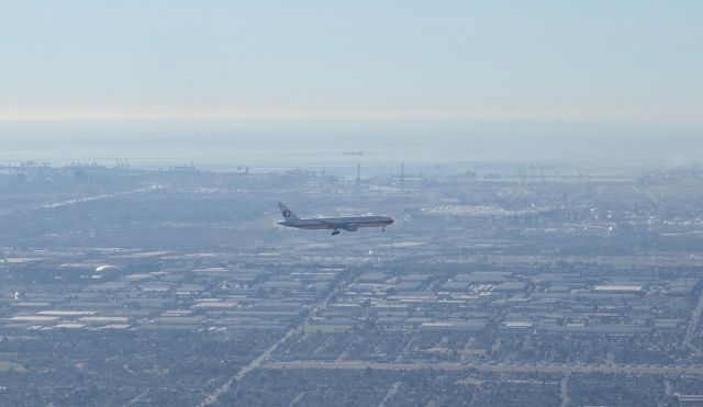 BOEING 777-300ER — - Parallel landing with a CES 777-300ER