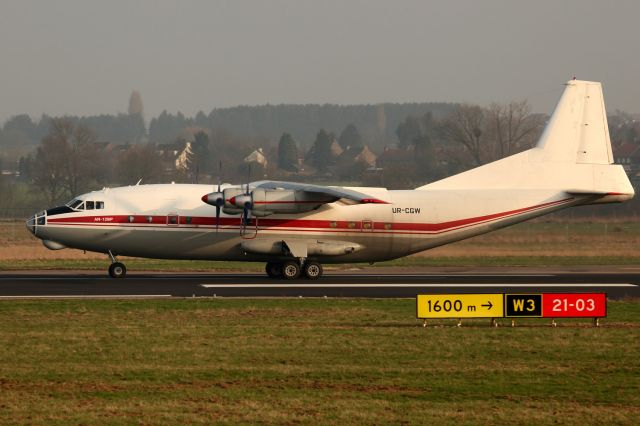 Antonov An-12 (UR-CGW)