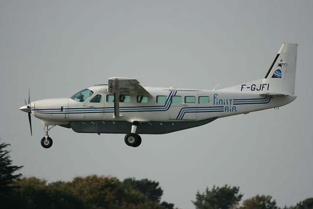 F-GJFI — - Cessna 208B Grand Caravan on final approach to runway 25L, Brest-Guipavas Airport (LFRB - BES)