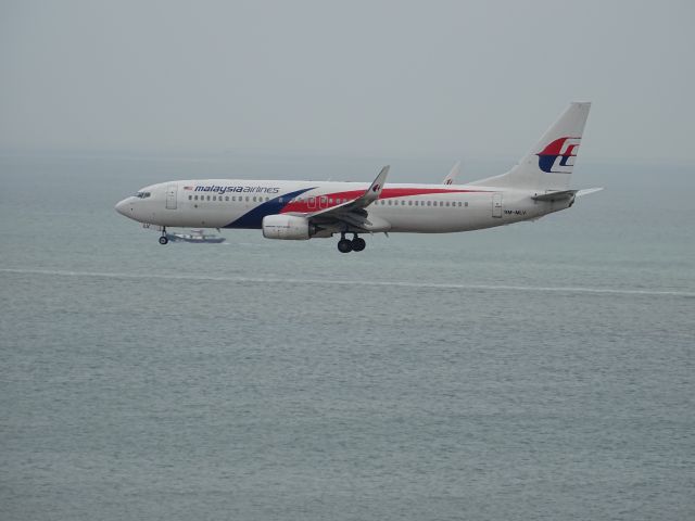 Boeing 737-800 (9M-MLV)