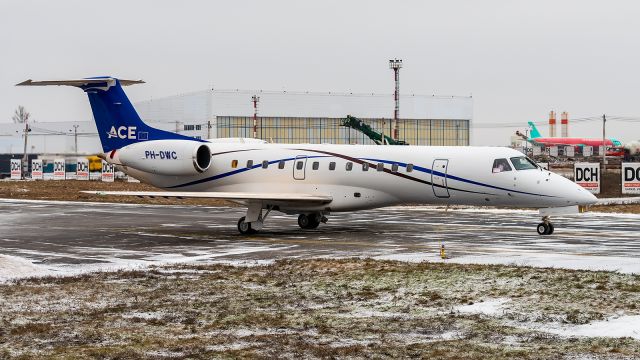 Embraer ERJ-135 (PH-DWC)