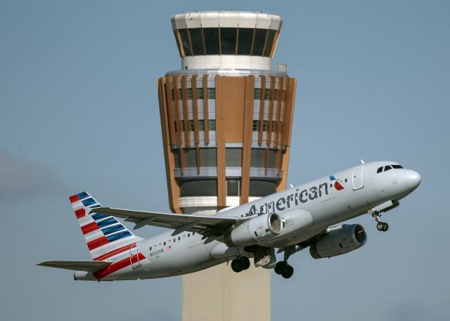 Airbus A320 (N650AW)