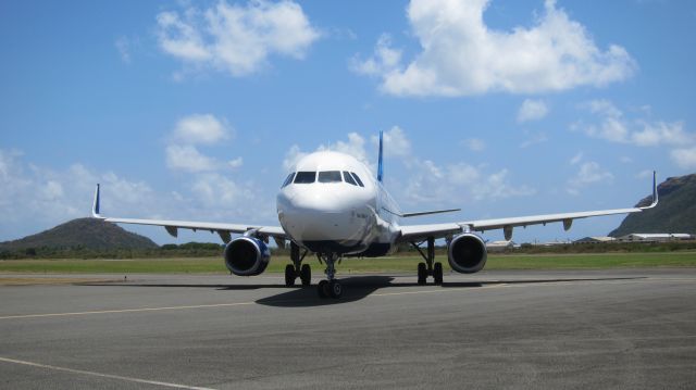 Airbus A321 (N952JB)