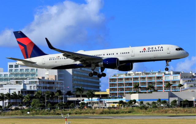 Boeing 757-200 (N6713Y)