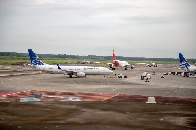 Boeing 737-800 (HP-1827CMP)