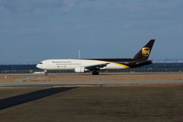 BOEING 767-300 (N339UP)