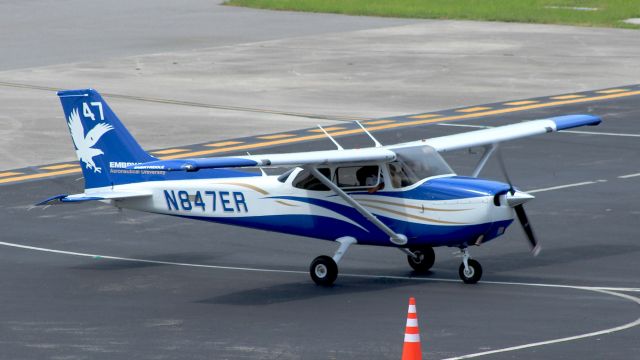 Cessna Skyhawk (N847ER)