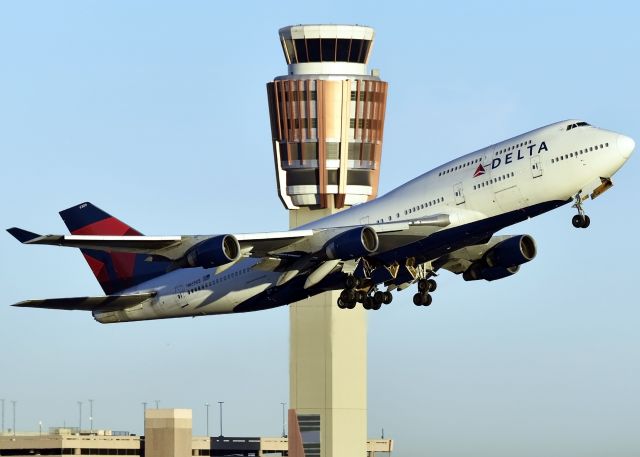 Boeing 747-400 (N669US)