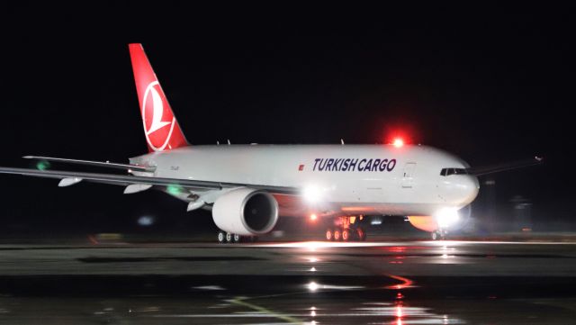 Boeing 777-200 (TC-LJO) - turkish cargo b777-ff2 tc-ljo dep shannon for miami 15/11/20.