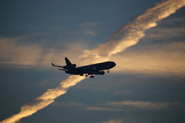 Boeing MD-11 (N585FE)