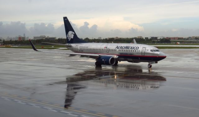 BOEING 737-400 (XA-HAM)